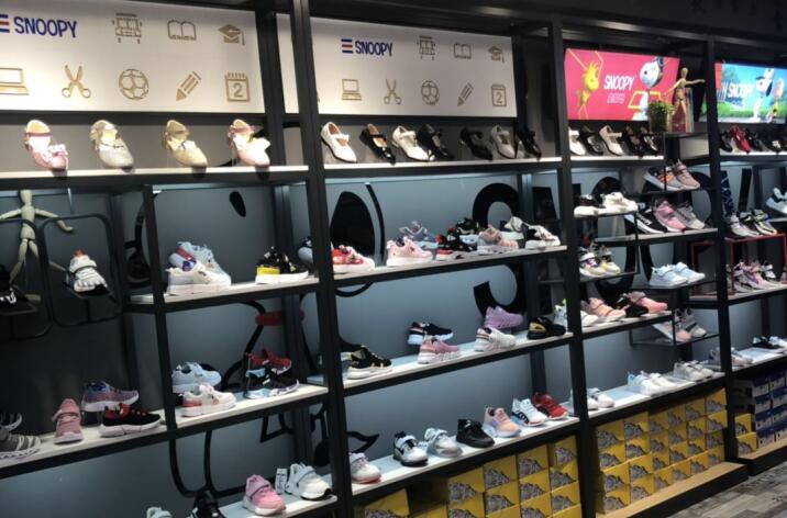 <b>品牌男女鞋展柜厂家</b>