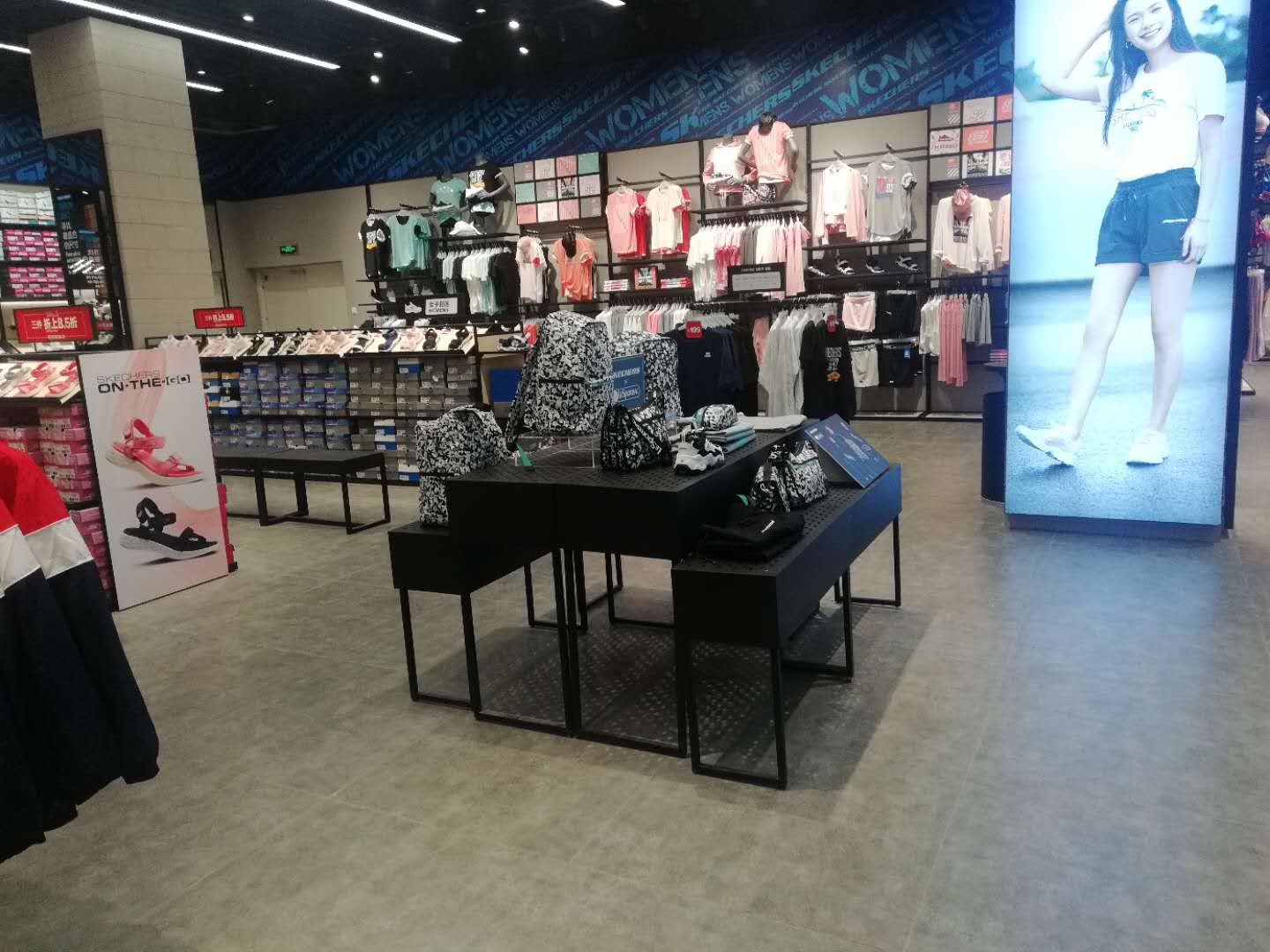 服装展柜