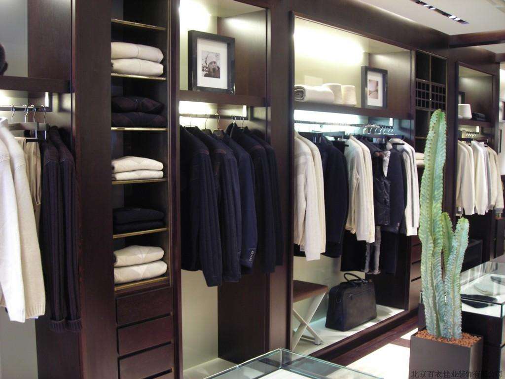 <b>时尚男士服装展柜定制</b>